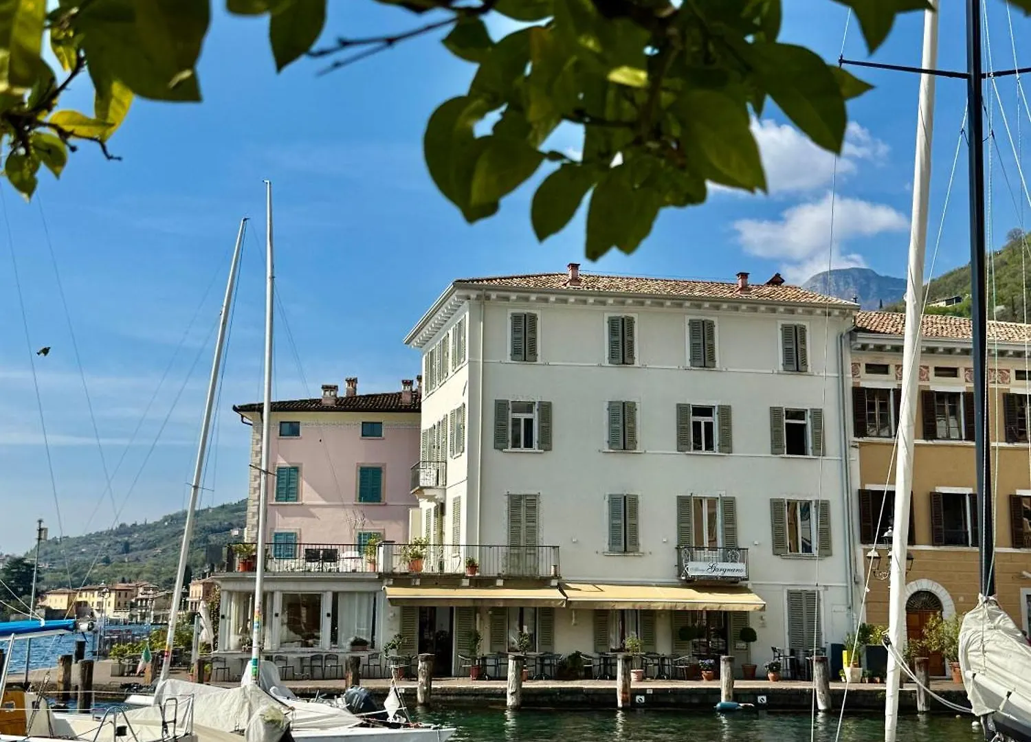 Albergo Gargnano contacts