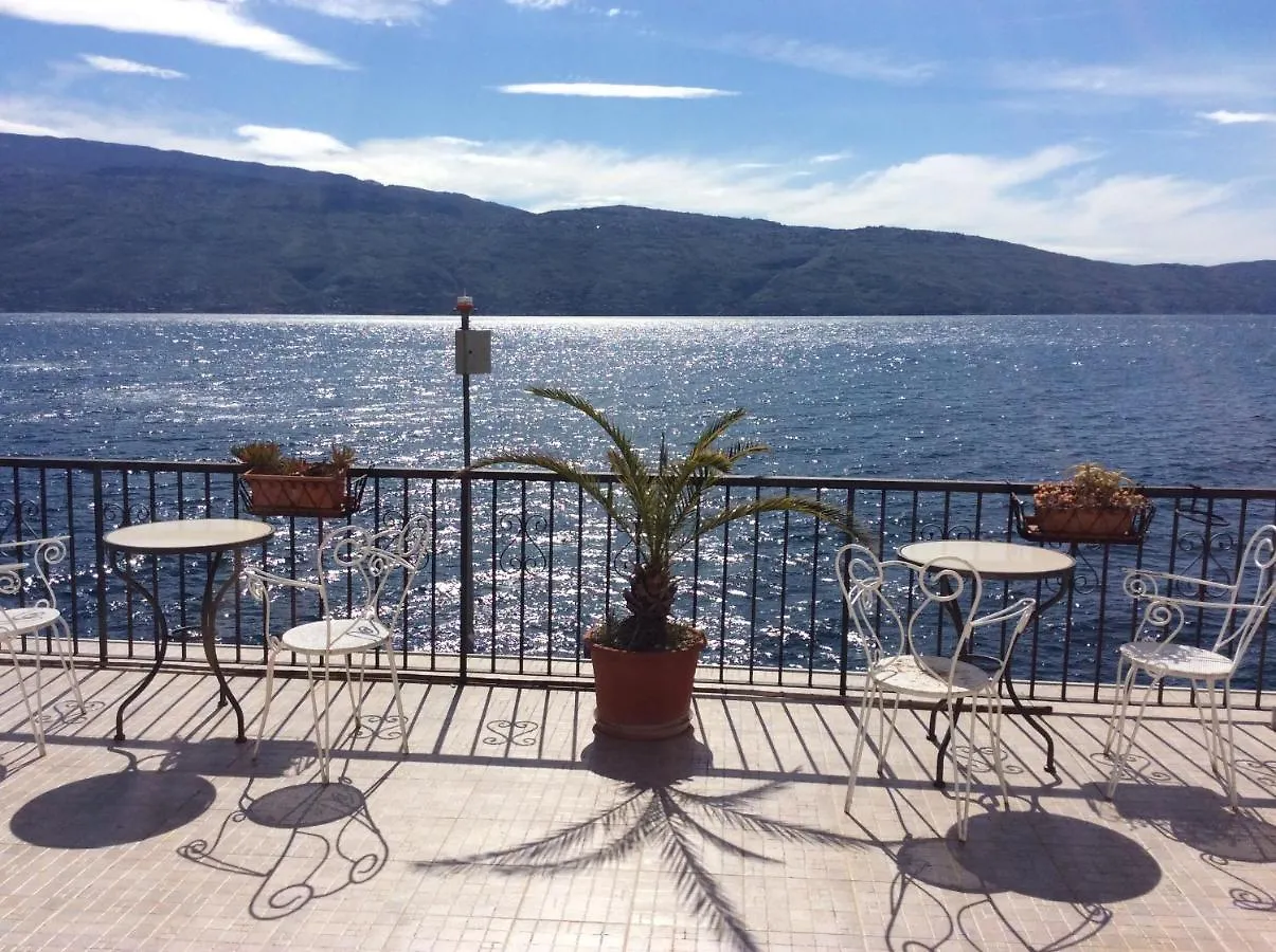 Albergo Gargnano 2*,
